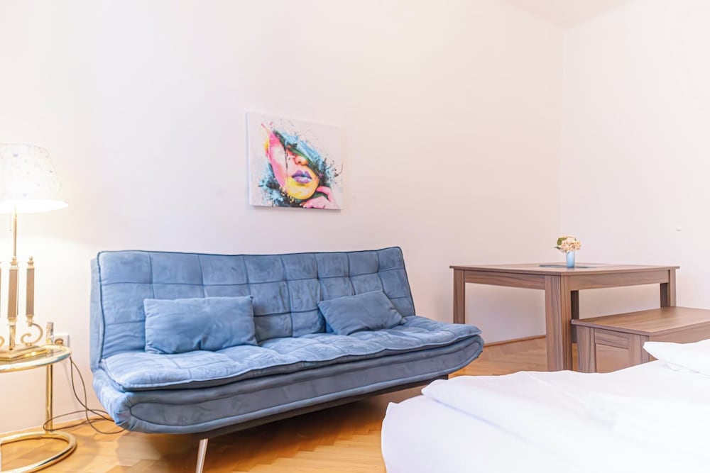 Simple 2 Bedroom Apartment with WiFi