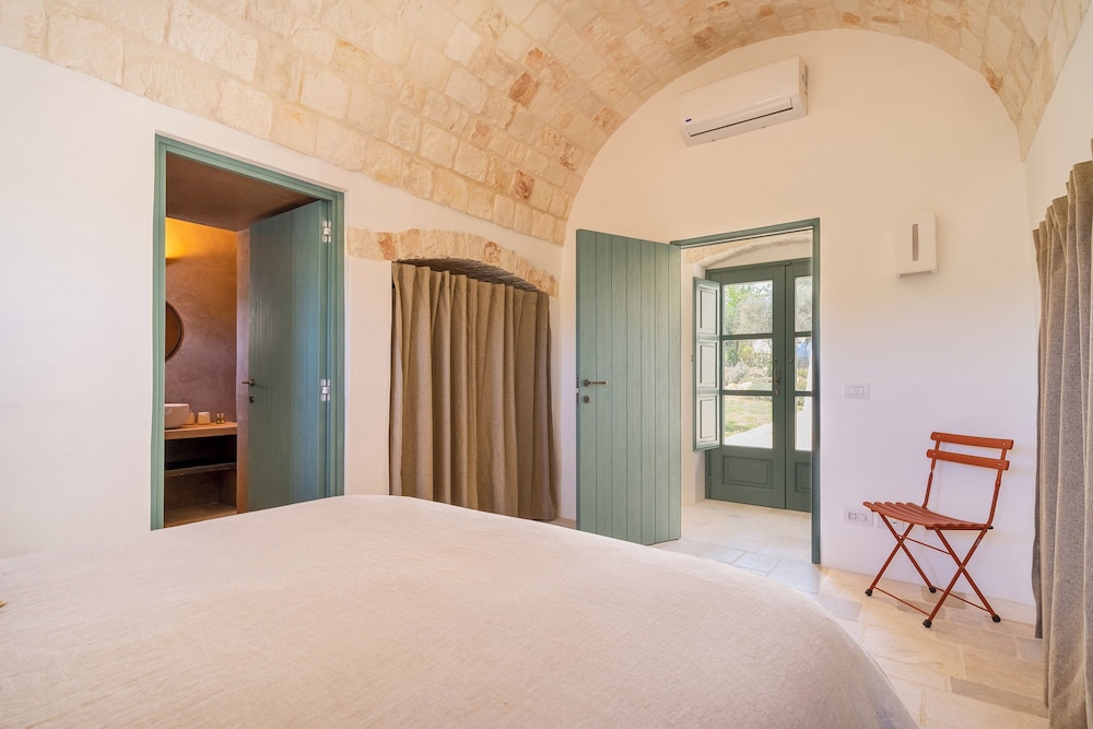 Trullo Pietra Rossa with Pool by Wonderful Italy