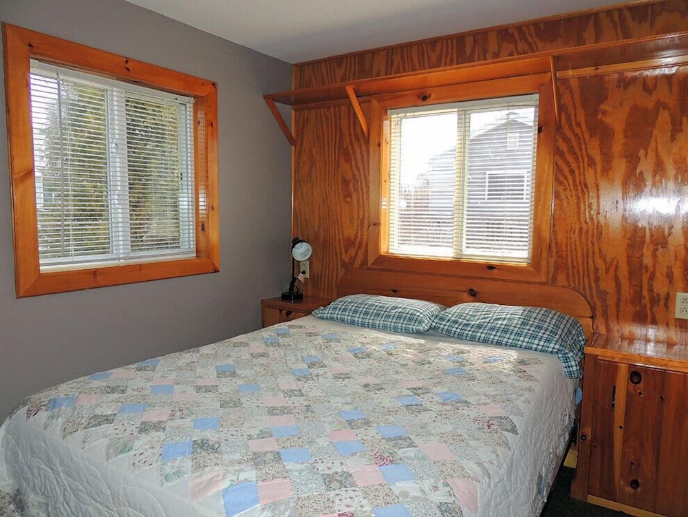 Angel Rock Waterfront Cottages and Vacation Homes