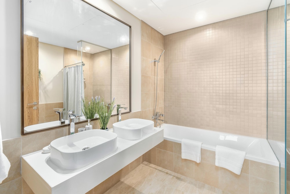 Whitesage - Super Spacious Apt with Dubai Garden Glow Views