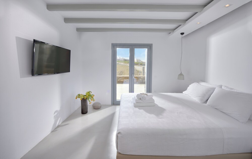 Villa Sapphire 6BR Hot Tub & Pool Ornos