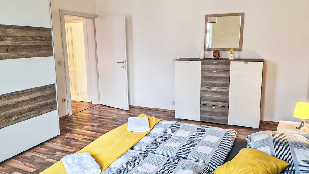 Budget 2BR Apartment Near Stadthalle