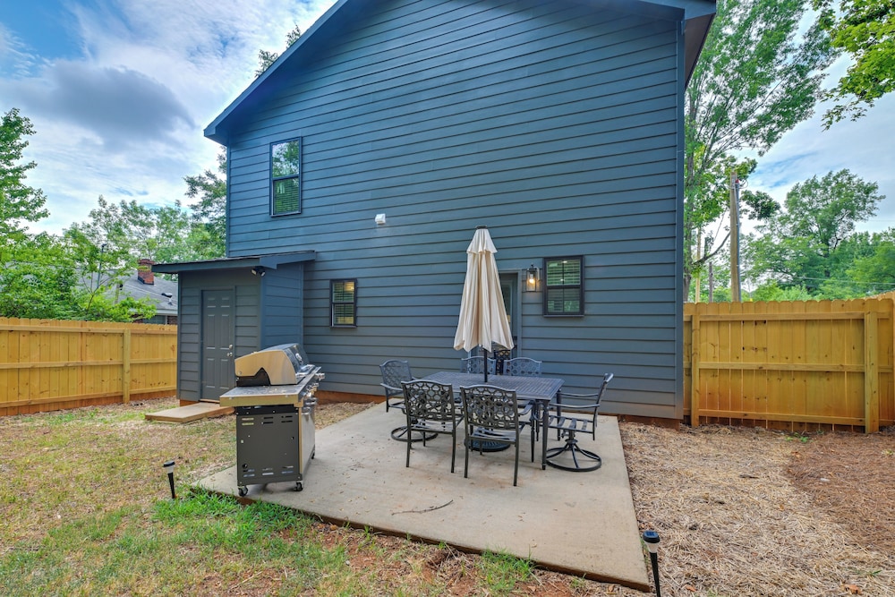 2 Mi to Uptown Charlotte: Family Home w/ Game Room