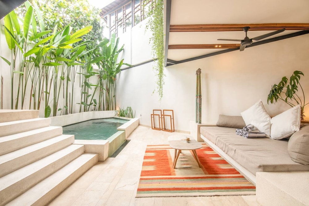 BA Villa 7 2BR Villa Art Dec Contemporary 2-br Art Deco Villa 800m to the Bea