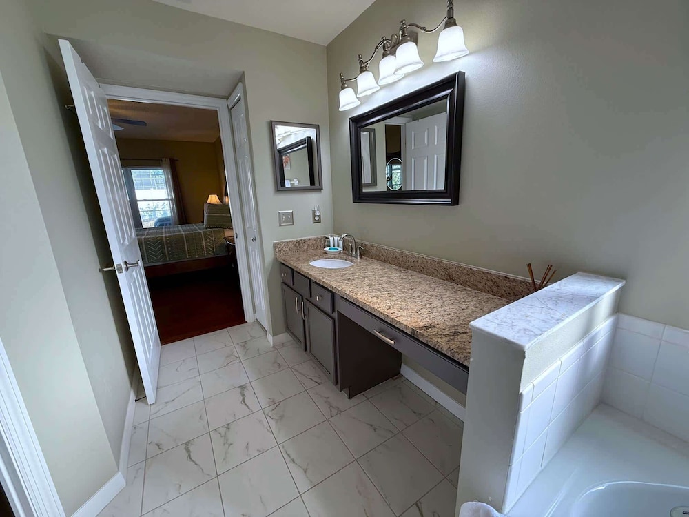Spacious 5-bedroom Pool Villa in Southern Dunes
