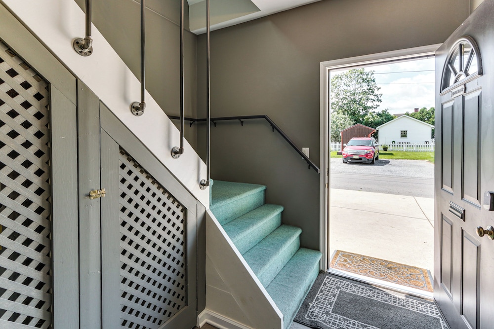 Walk to Town: Charming Unit w/ Balcony in Bedford!