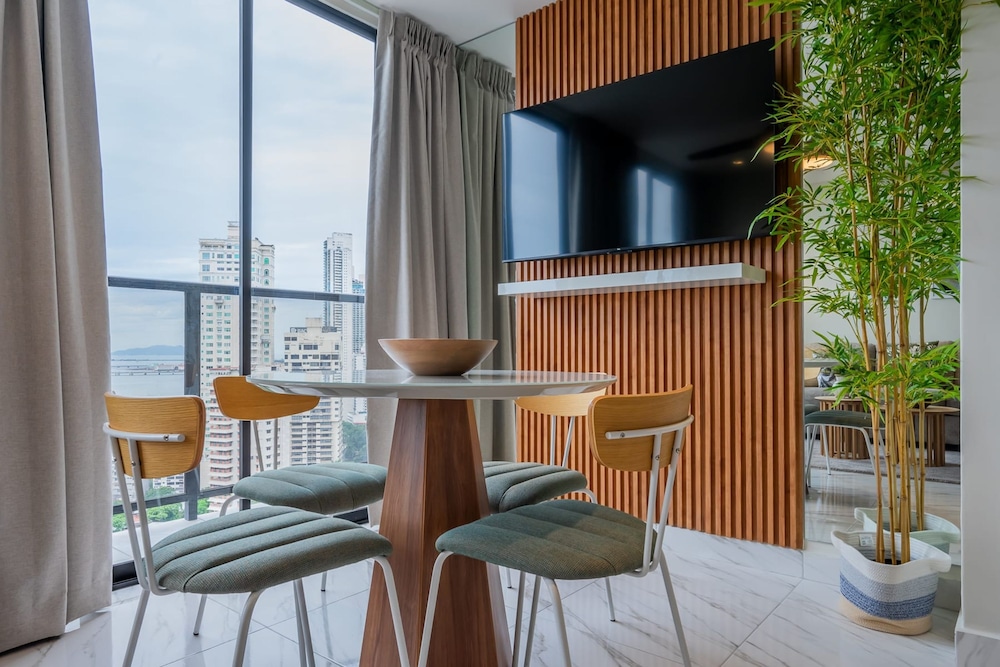 w Majestic 1BR w Beautiful View in Calle 50