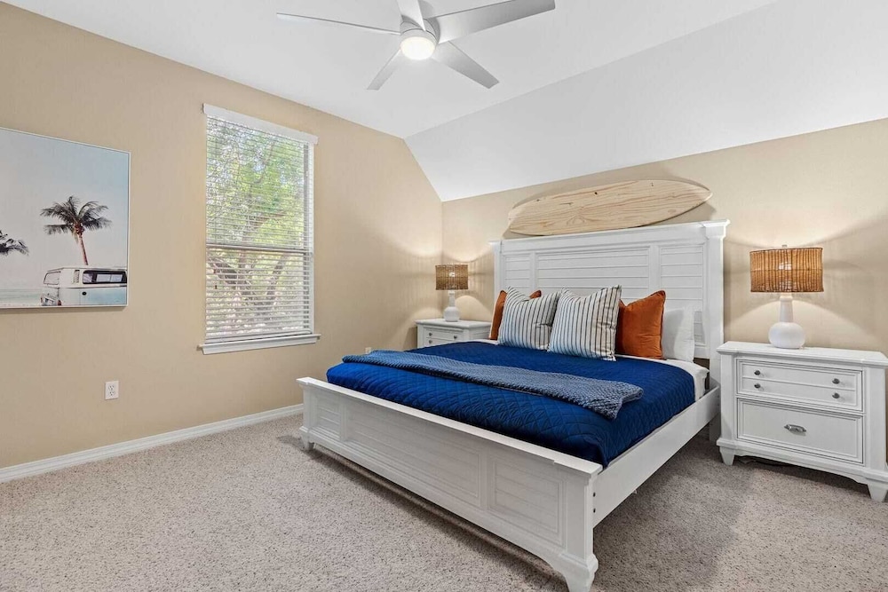 Honey Bee Bungalows by Avantstay Boat Friendly, Pool Access
