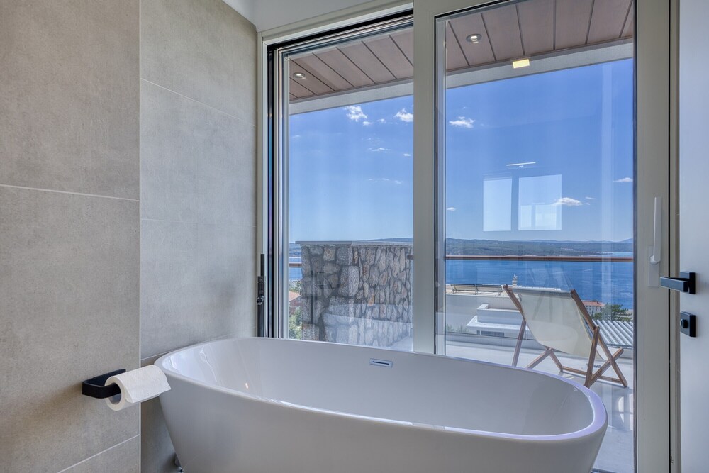 Luxury Seaview Villa Rosciola