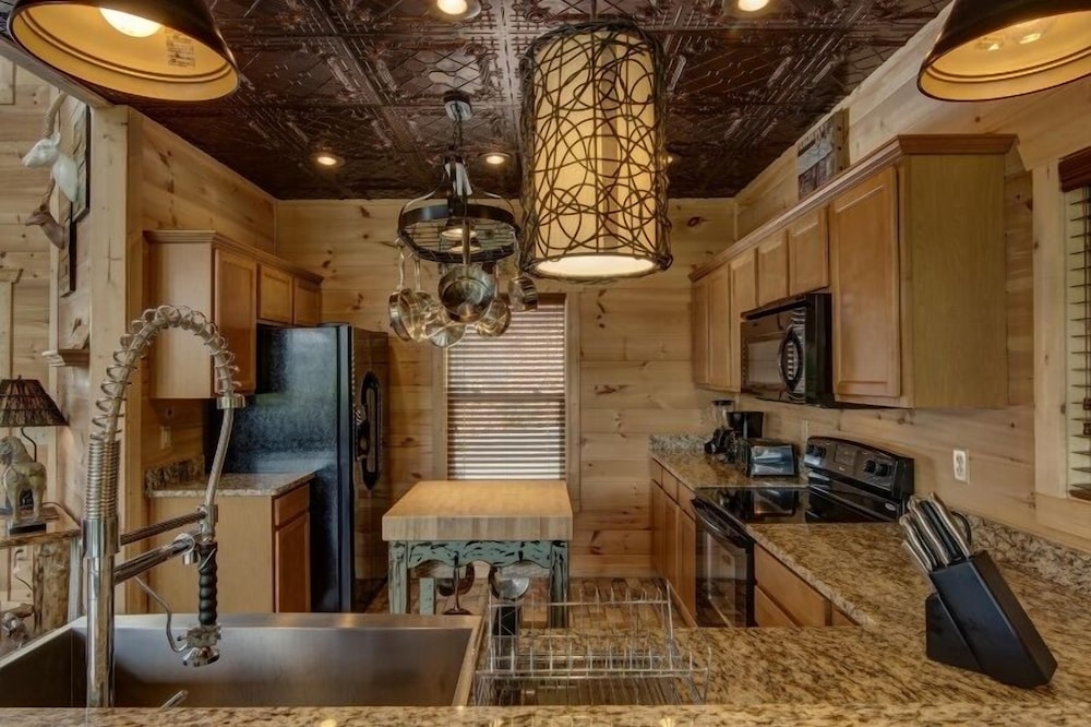 Bare Fu't Chateau - 4 Bedrooms, 4 Baths, Sleeps 14 Home by RedAwning