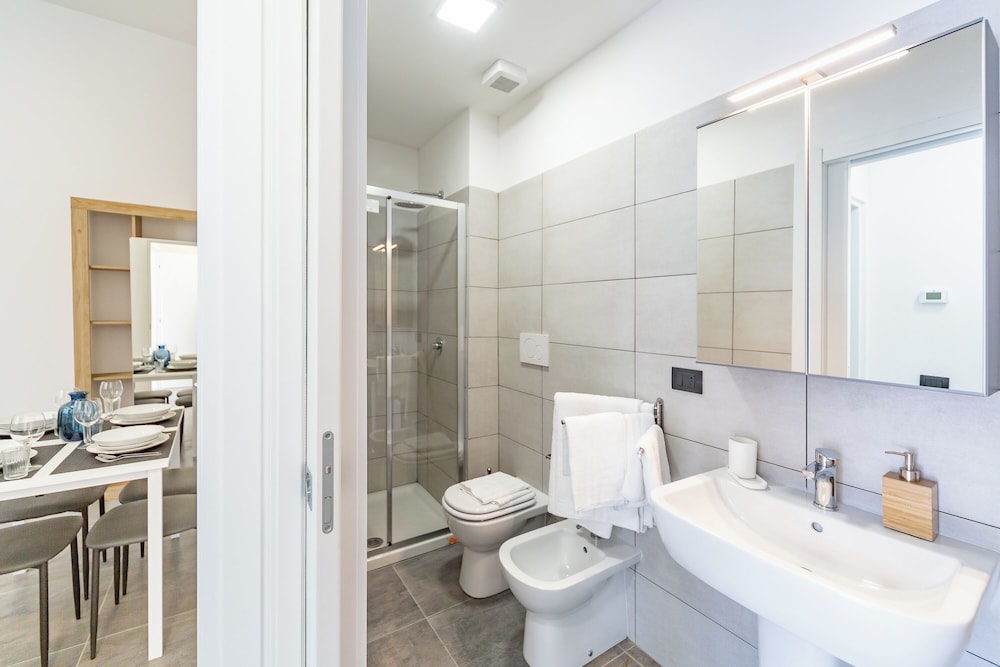 KHL apartments
