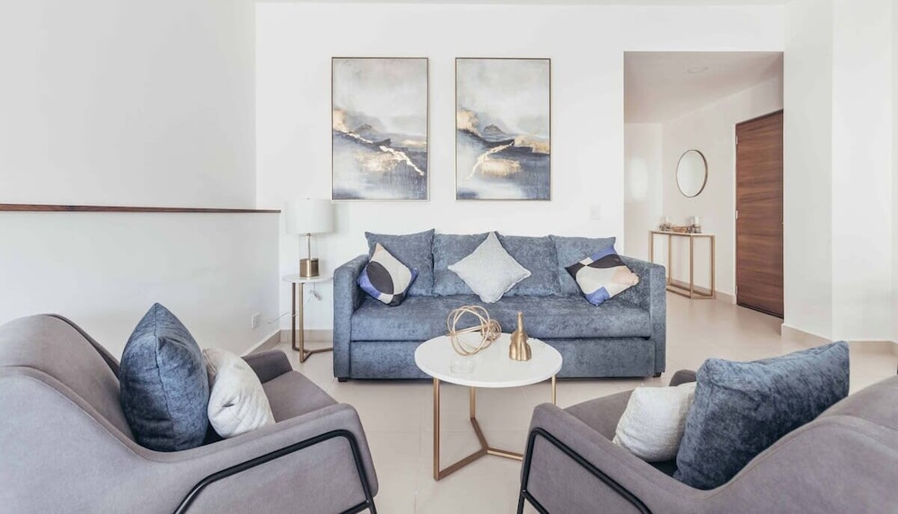 Cozy 2BR House 2 min to the Beach - Pool - Terrace