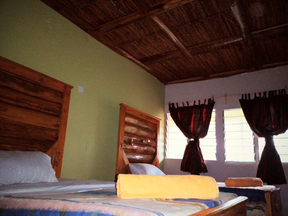 Voyager Equator Lodge