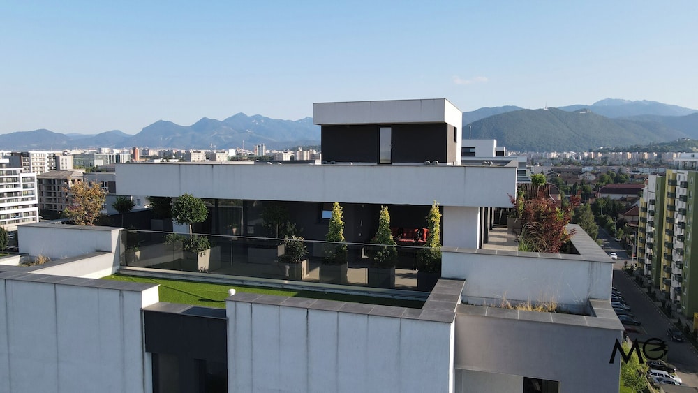 MoHost Valcom - Luxury Skyline Penthouse