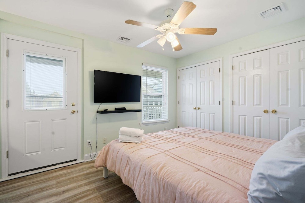 Sea Bright Gem Steps To Beach + Parking 4 Bedroom Home