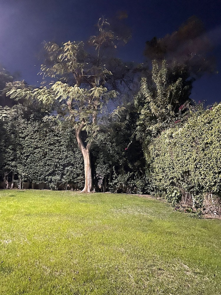 Beverly hills villa with garden