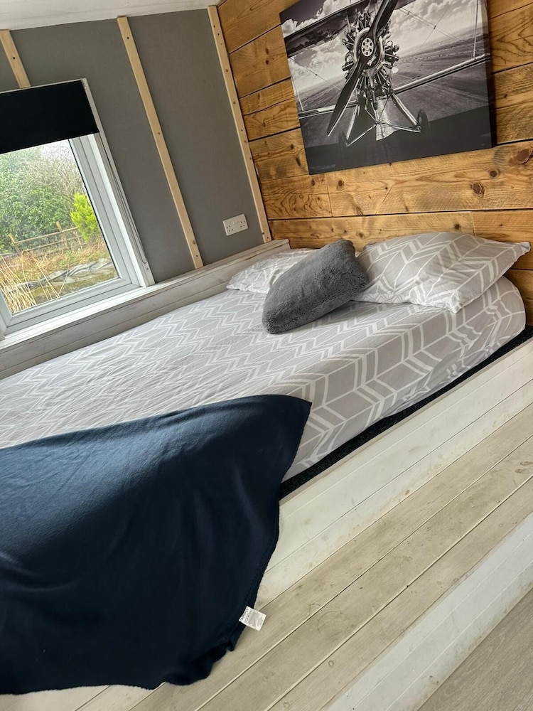 Large Glamping Hut - Riverview 13 view 3