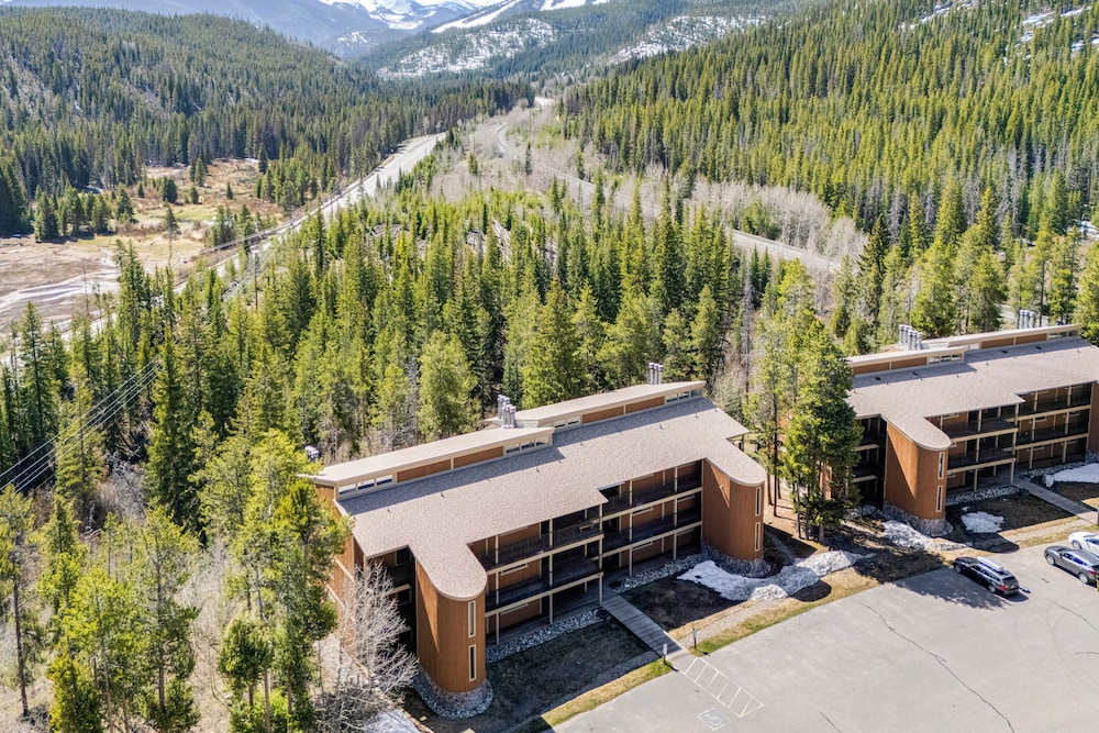 2 Mi to Winter Park Resort: Mtn-view Haven!