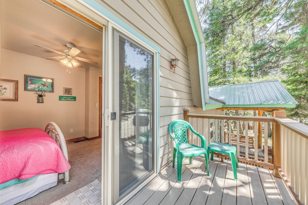 Rustic Cloudcroft Cabin w/ Spacious Deck & Grill! view 5
