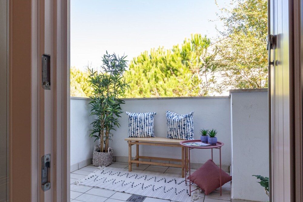 Chic and Stylish Apartment Facing the Pool view 4