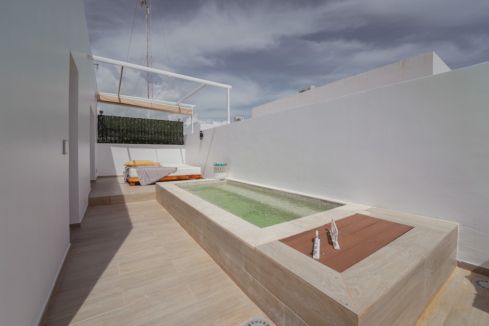 Fantastic Beach Penthouse With Rooftop BBQ