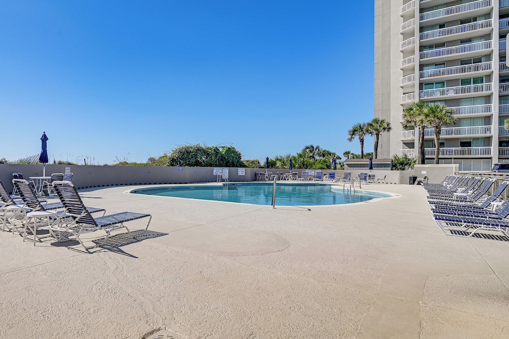 Unwind Poolside & Walk to Ocean! Myrtle Beach Unit