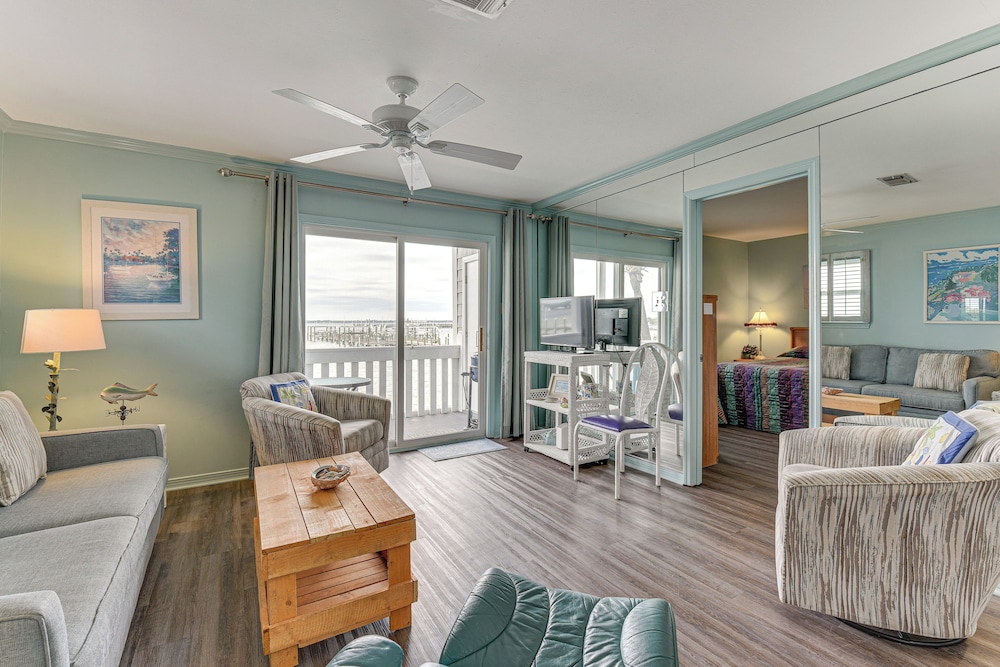 Family-friendly Fort Walton Beach Condo w/ Views