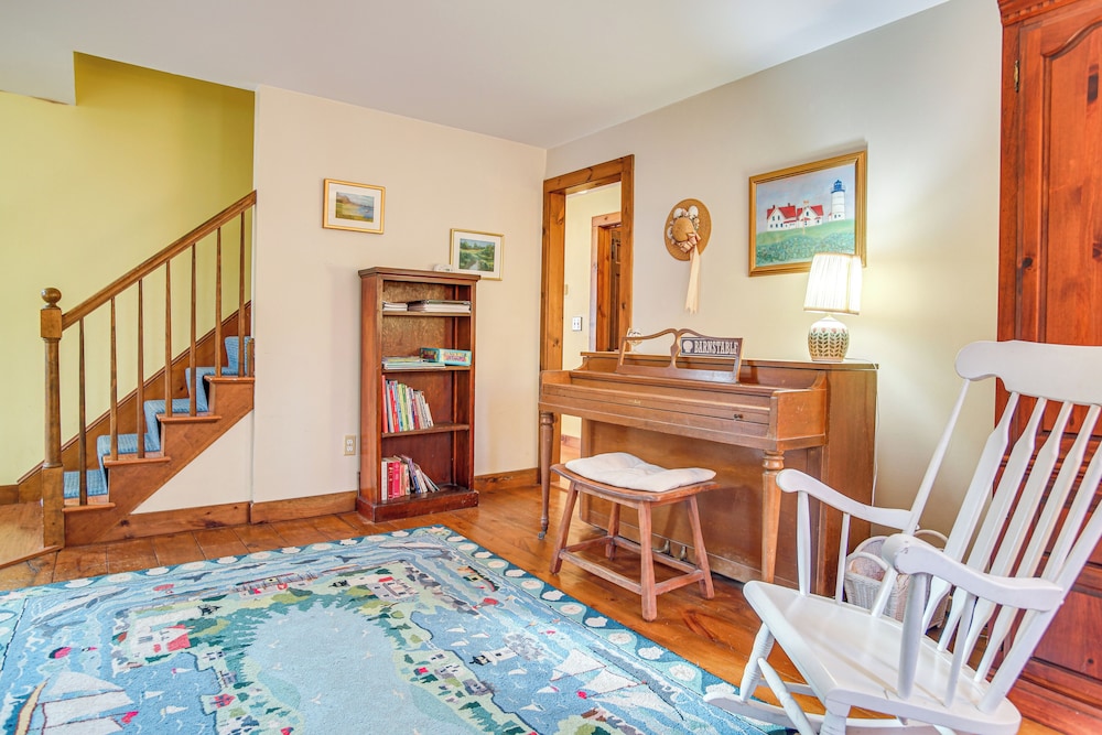 3 Mi to Beaches & Golfing: Family Gem in Cotuit