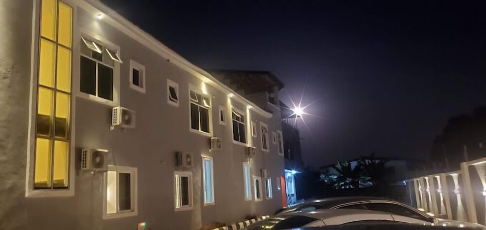 2508 Hotel and Suites Akure view 4
