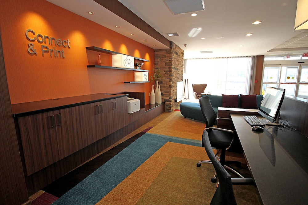 London Vacations - Fairfield Inn  Suites by Marriott London - Property Image 4
