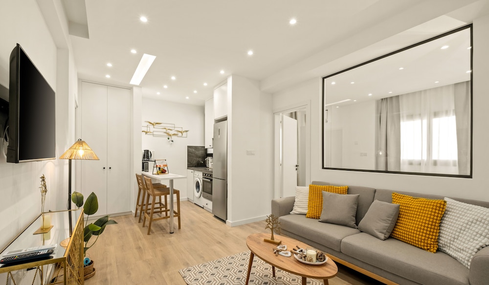 Lazuli Hermes Apartments