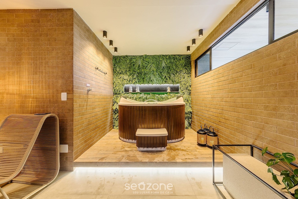 Stay With a Pool and gym 350m From the Beach in a Prime Location in Maceio - SLI
