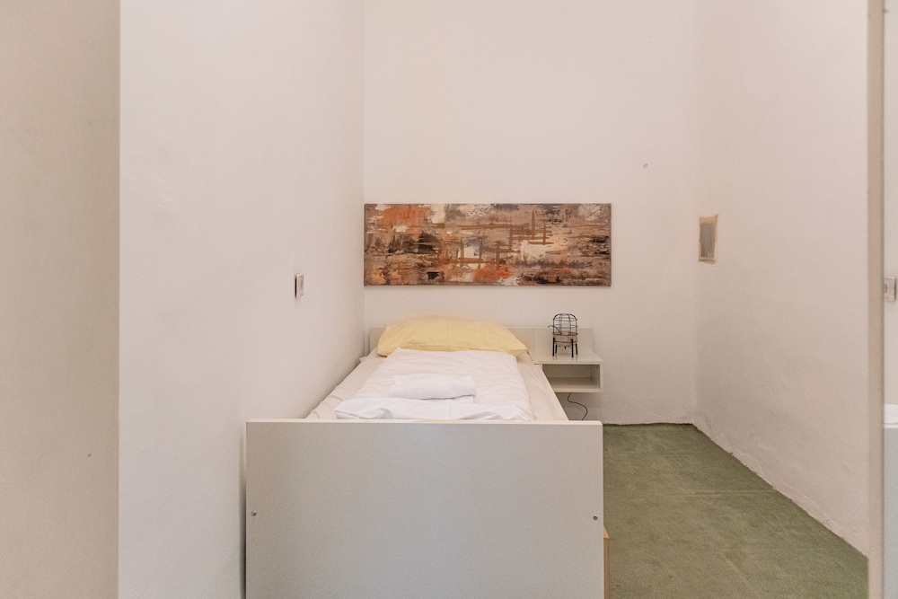 Comfort 3BR Apt Near Wiener Stadthalle