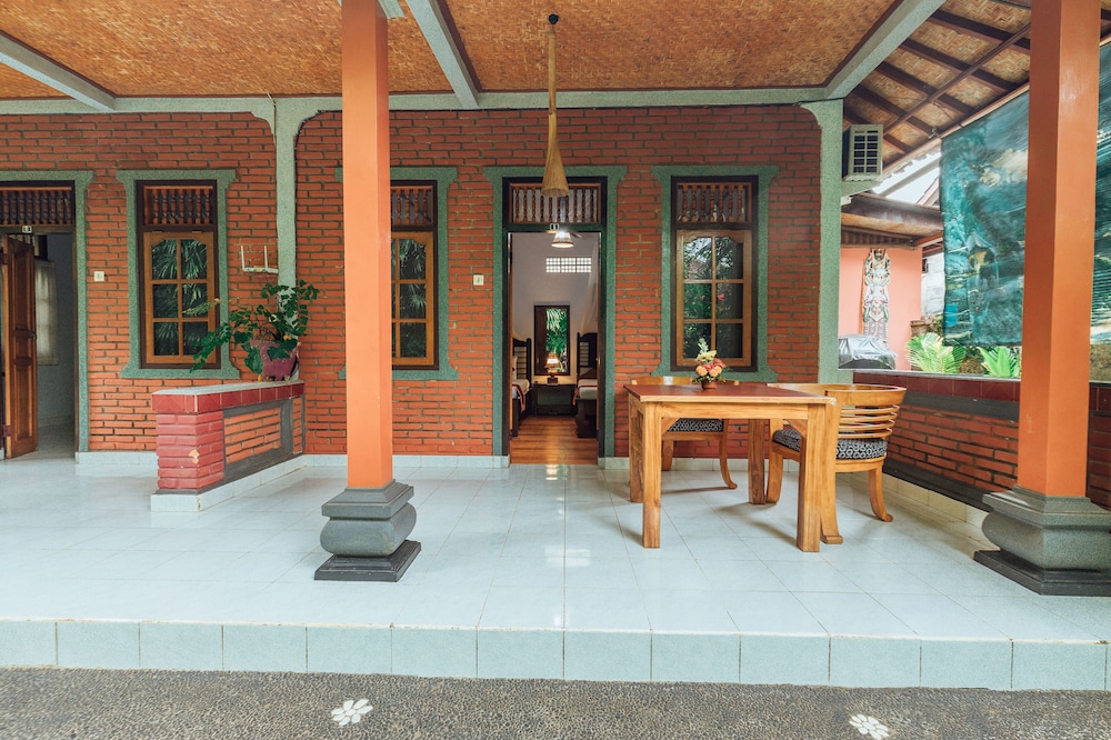Suastika Lodge