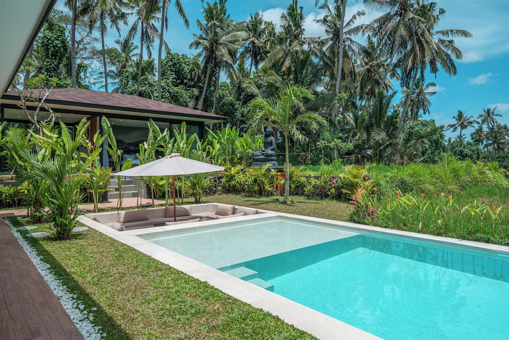 Xanadu - 5BR Ubud Designer Villa, Pool with Rice Fields Views