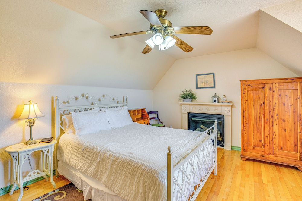 30 Mi to Fort Worth: Rural Retreat w/ Patio!