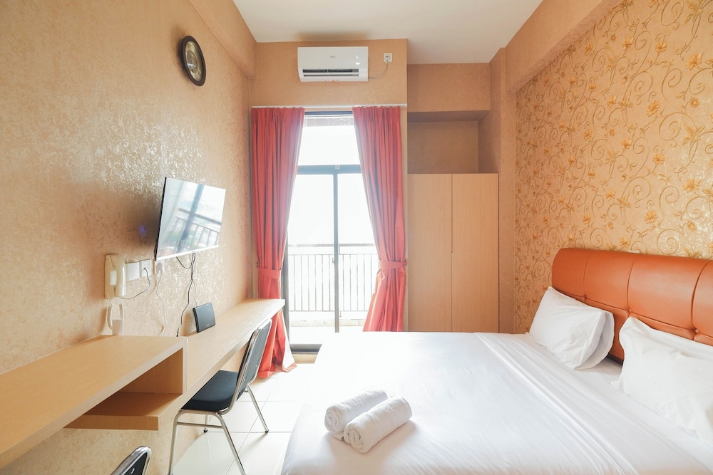 Comfortable And Well Furnished Studio Dave Apartment