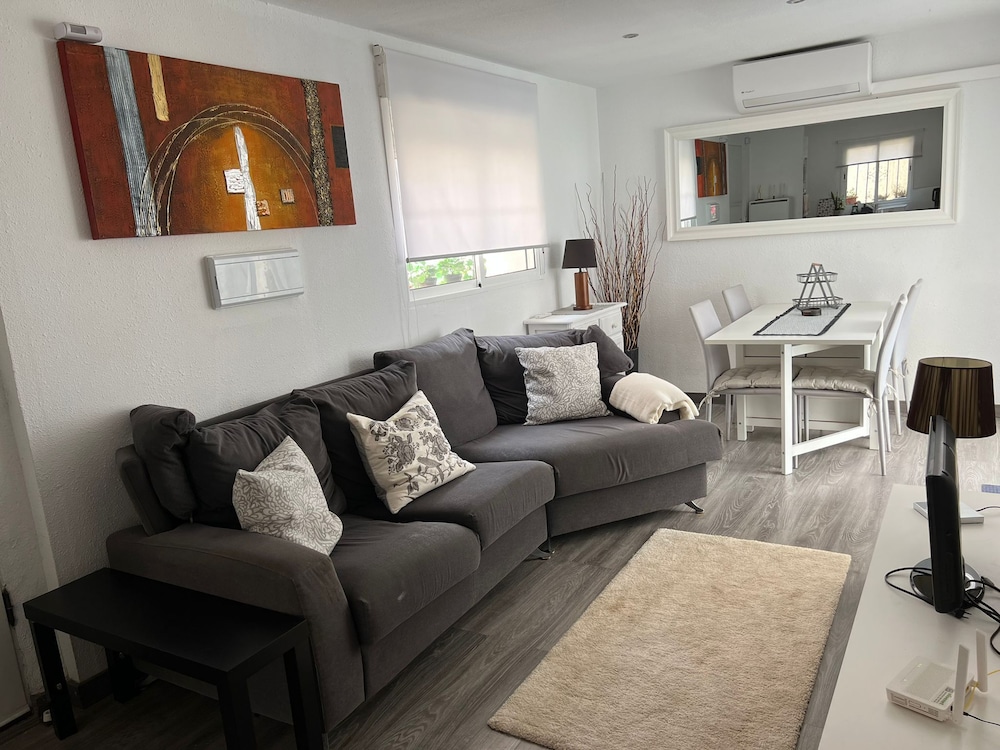 Lovely 4-bed Cottage in Las Chapas Marbella