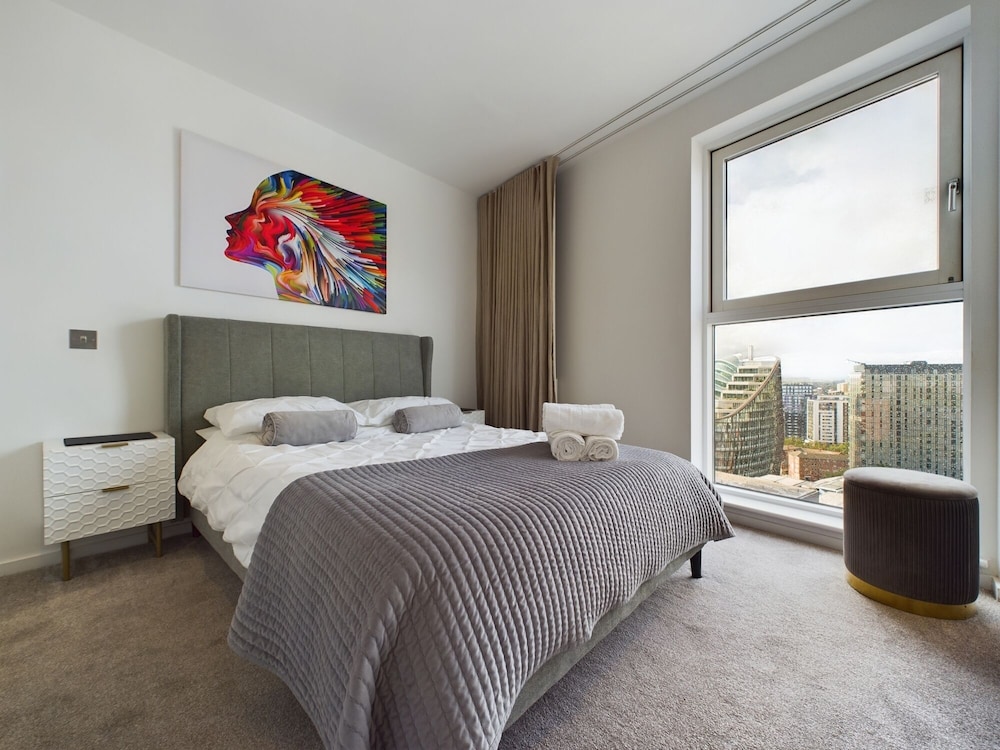 Amazing Skyline Views 3BR Duplex view 2