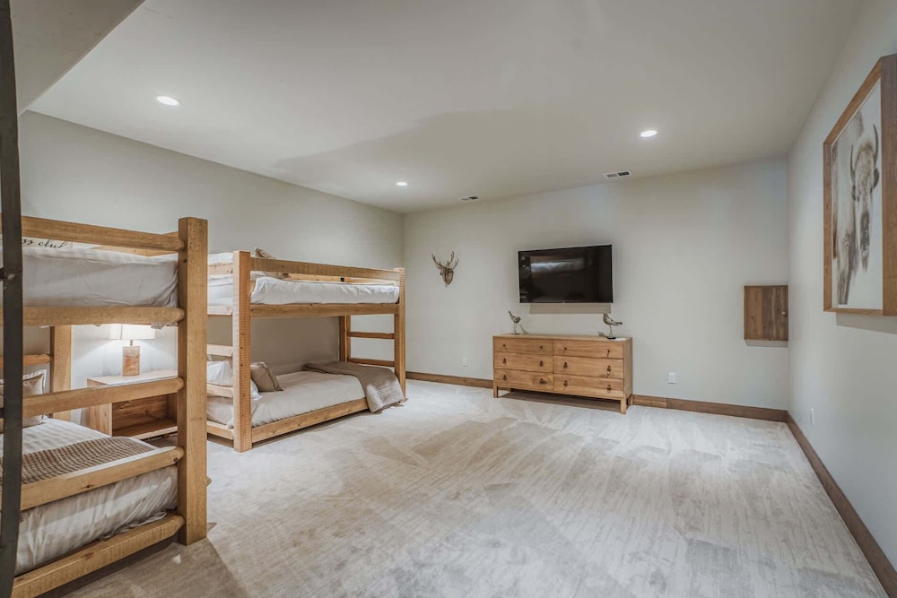Wilderness Club Escape For 14!