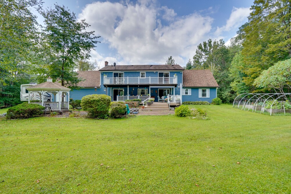 Pittsfield Home w/ Deck - 12 Mi to Jiminy Peak!