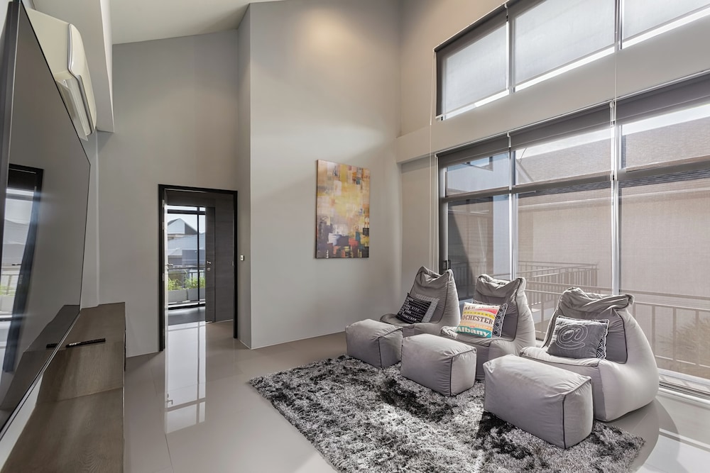 3-Bedroom Wallaya pool villa in Bangtao