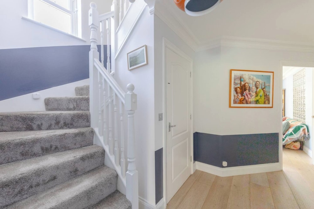 Beautiful & Modern 3BD House- Kennington!