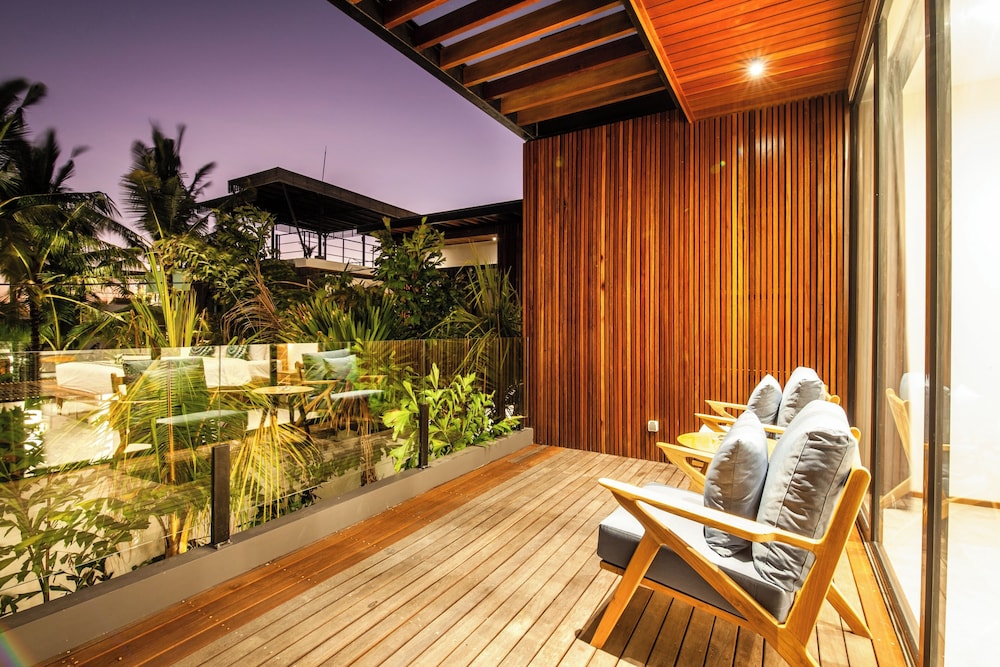 Seaside Escape: 4BR Villa, 190m to Canggu Beach