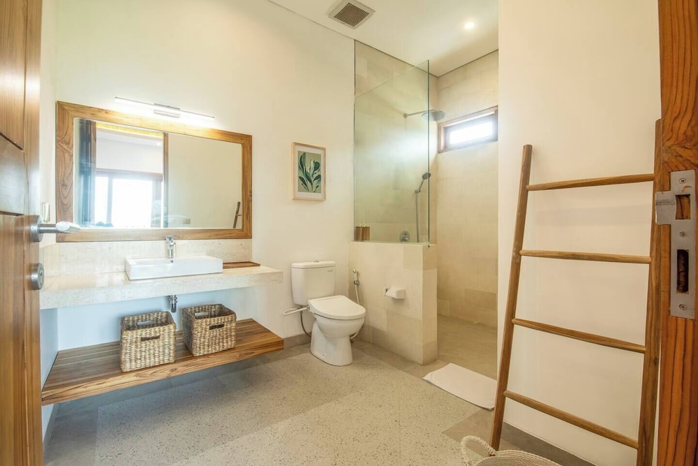 Luxurious 6 BR With Sea View, 5 Mins to Savaya