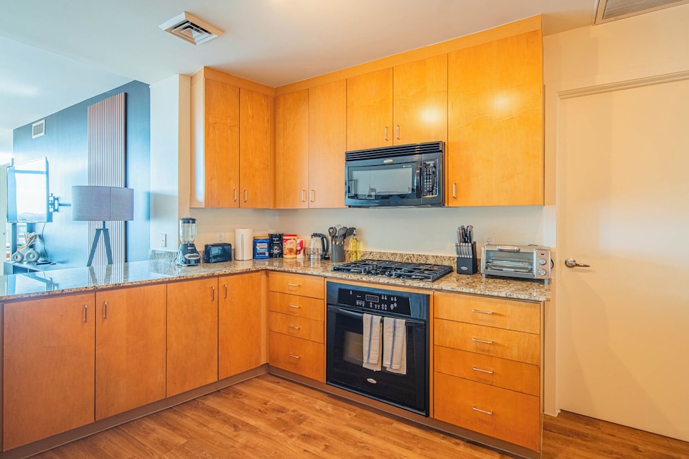 ROVE LIVING/KL - 44 Monroe
