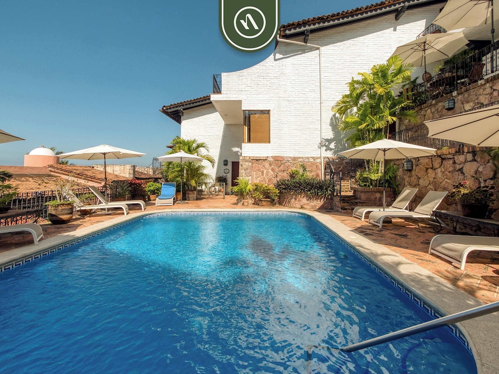 1 BR Mountain Retreat - 5 min to Beach - Pool