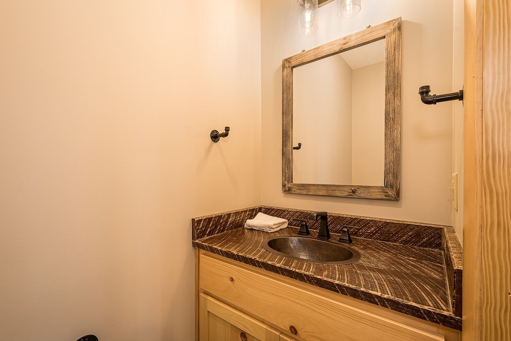 Mountain Crest Lodge - Property Image 7