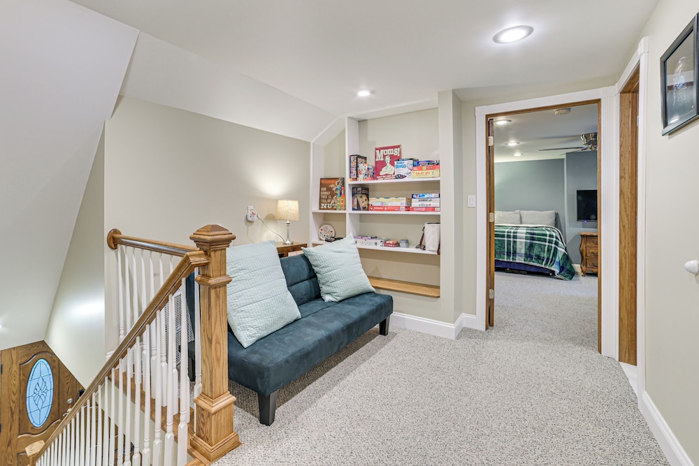 Sunroom, Dining Pavilion & More: Gem on Burt Lake!