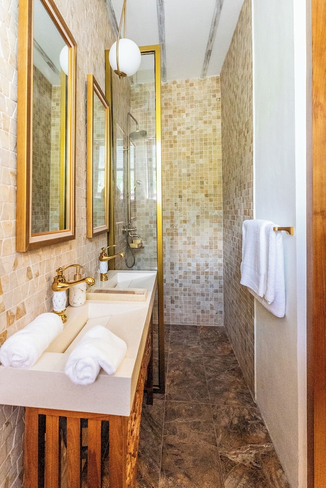 Luxurious Arakana Villa with Pool